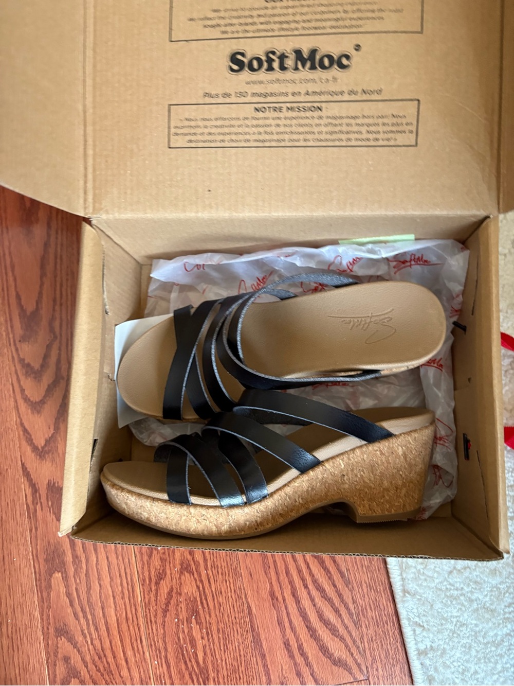 Brand NEW Softmoc Black Strappy comfortable Wedge Sandals